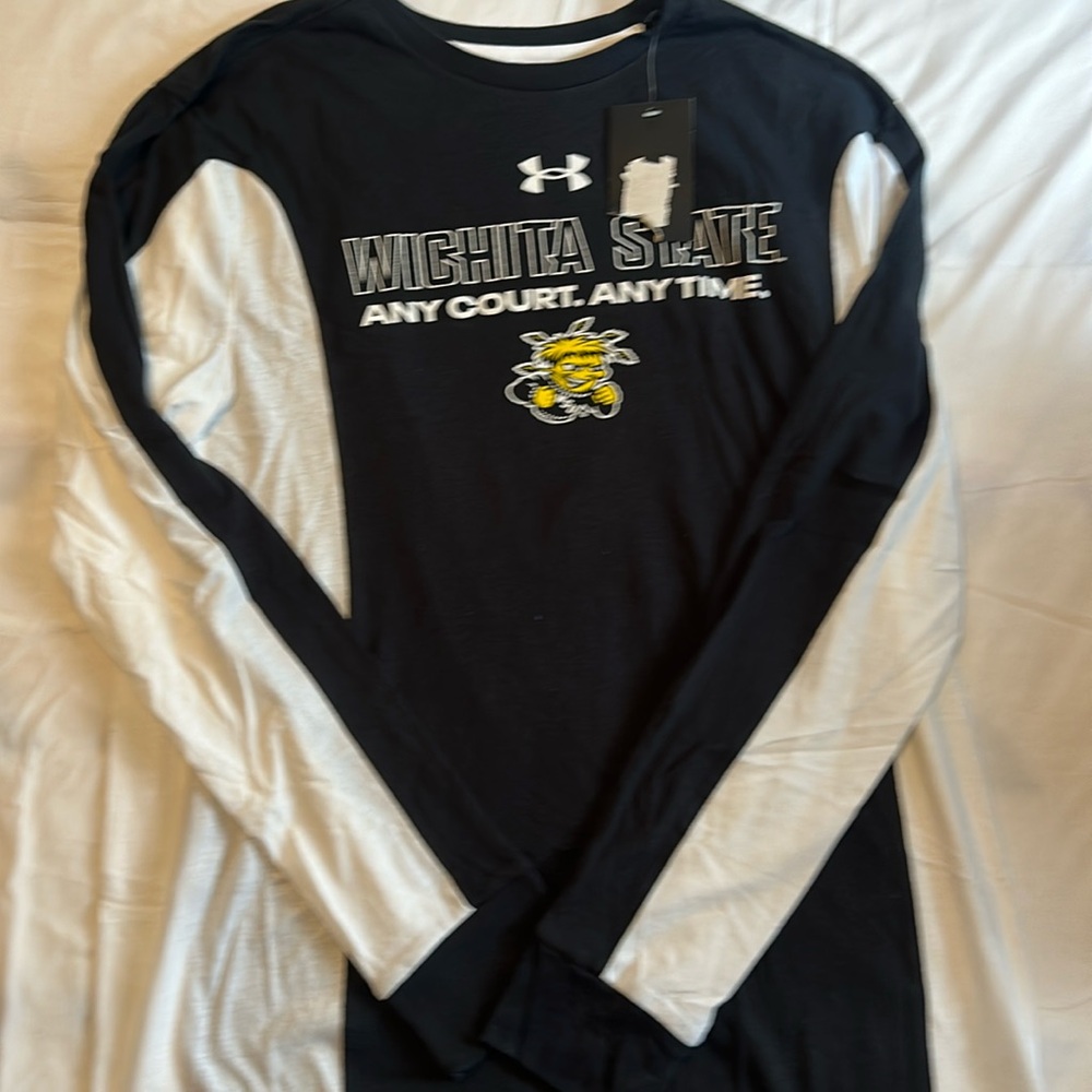 Women’s Under Armour Shirt Medium